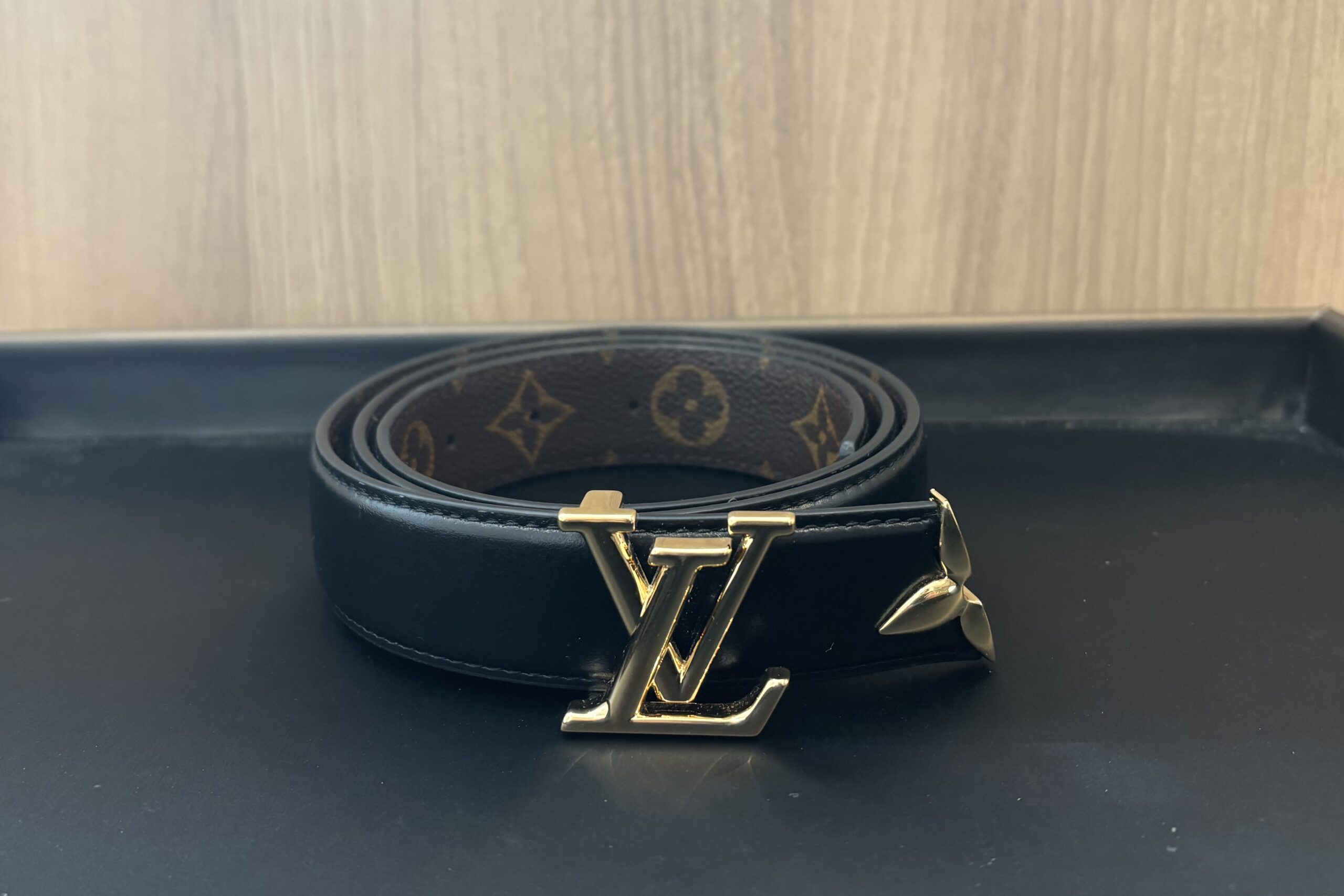 【極美品】LOUIS VUITTON ベルト・プリティーLV30MMリバーシブル ベルト・プリティー LV 30MM リバーシブル モノグラム｜ルイ