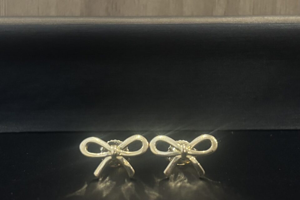 TIFFANY<br>ボウ<br>ピアス