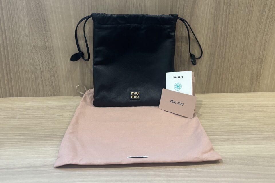 MIU MIU<br>ダッチェスポーチ<br>ナッパレザー