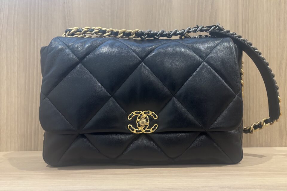 シャネル<br>CHANEL19<br>ラージハンドバッグ
